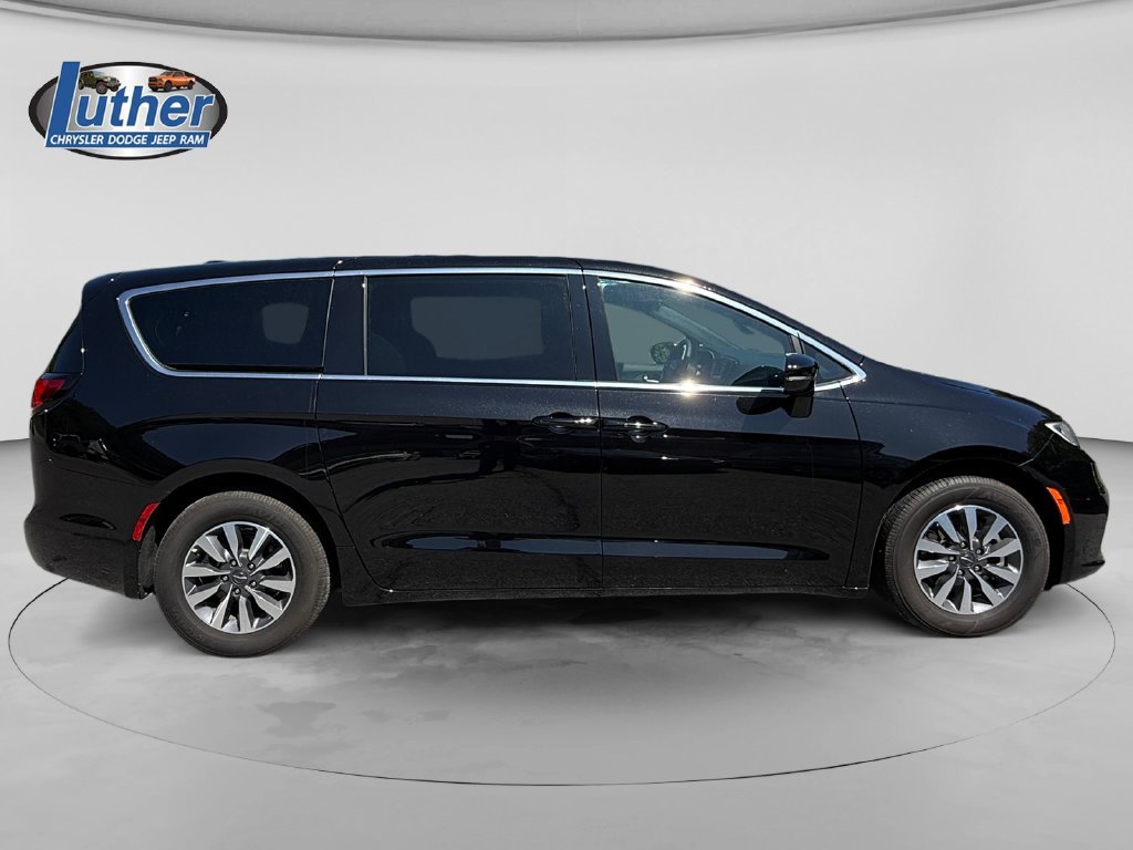 Used 2025 Chrysler Pacifica Select FWD image 6