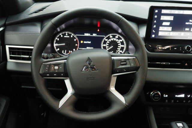 New 2026 Mitsubishi Outlander LE FWD image 20