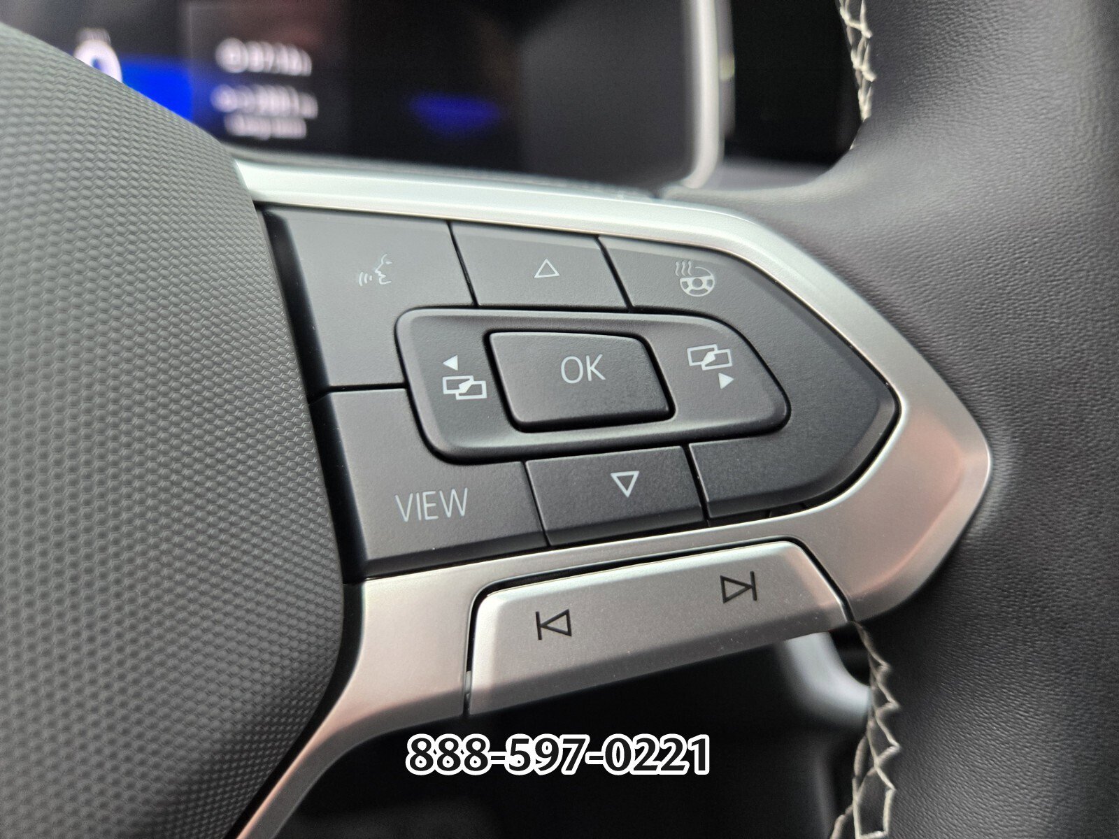 Certified 2025 Volkswagen Taos SE image 26