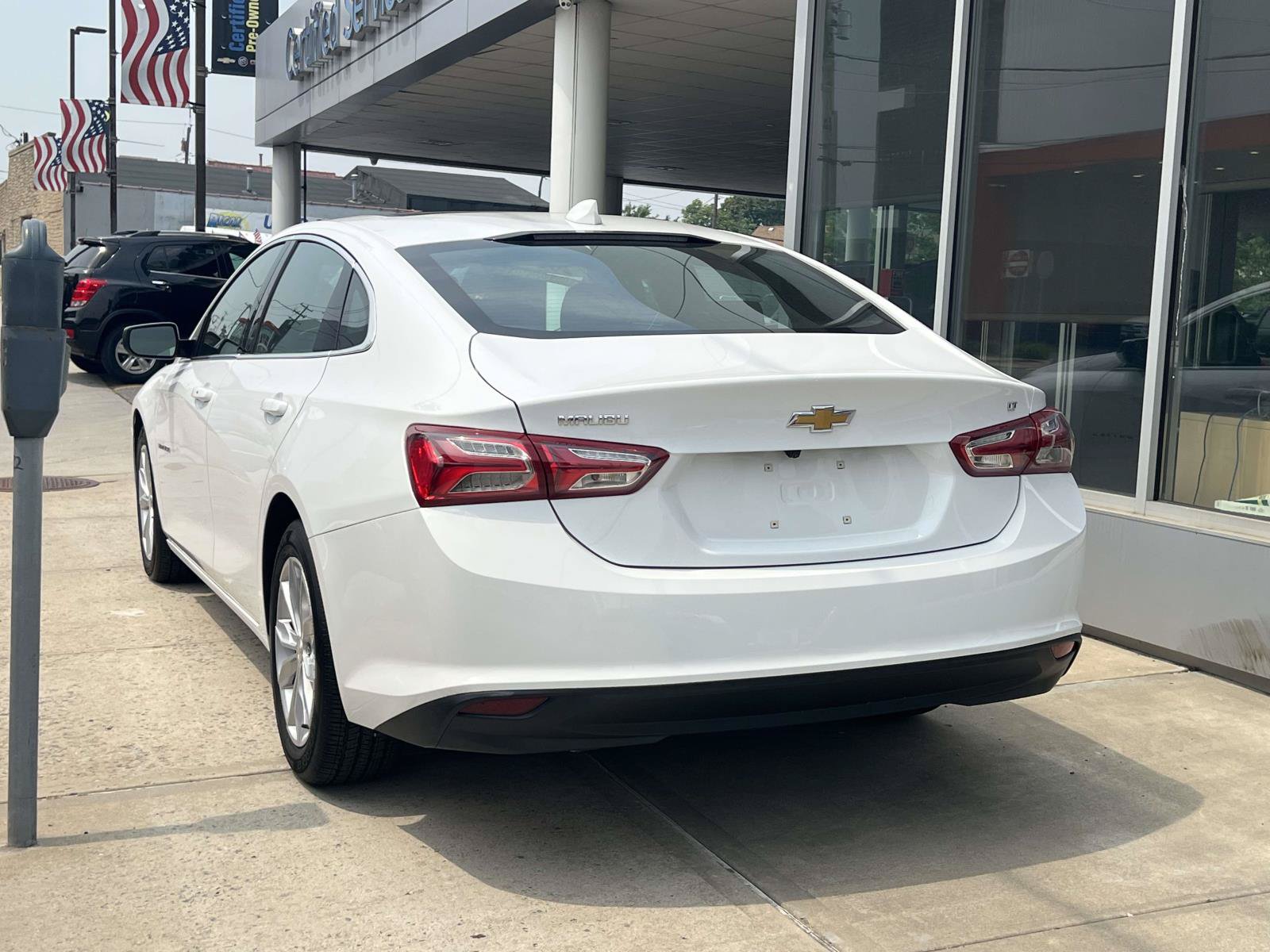 Used 2022 Chevrolet Malibu LT FWD image 4