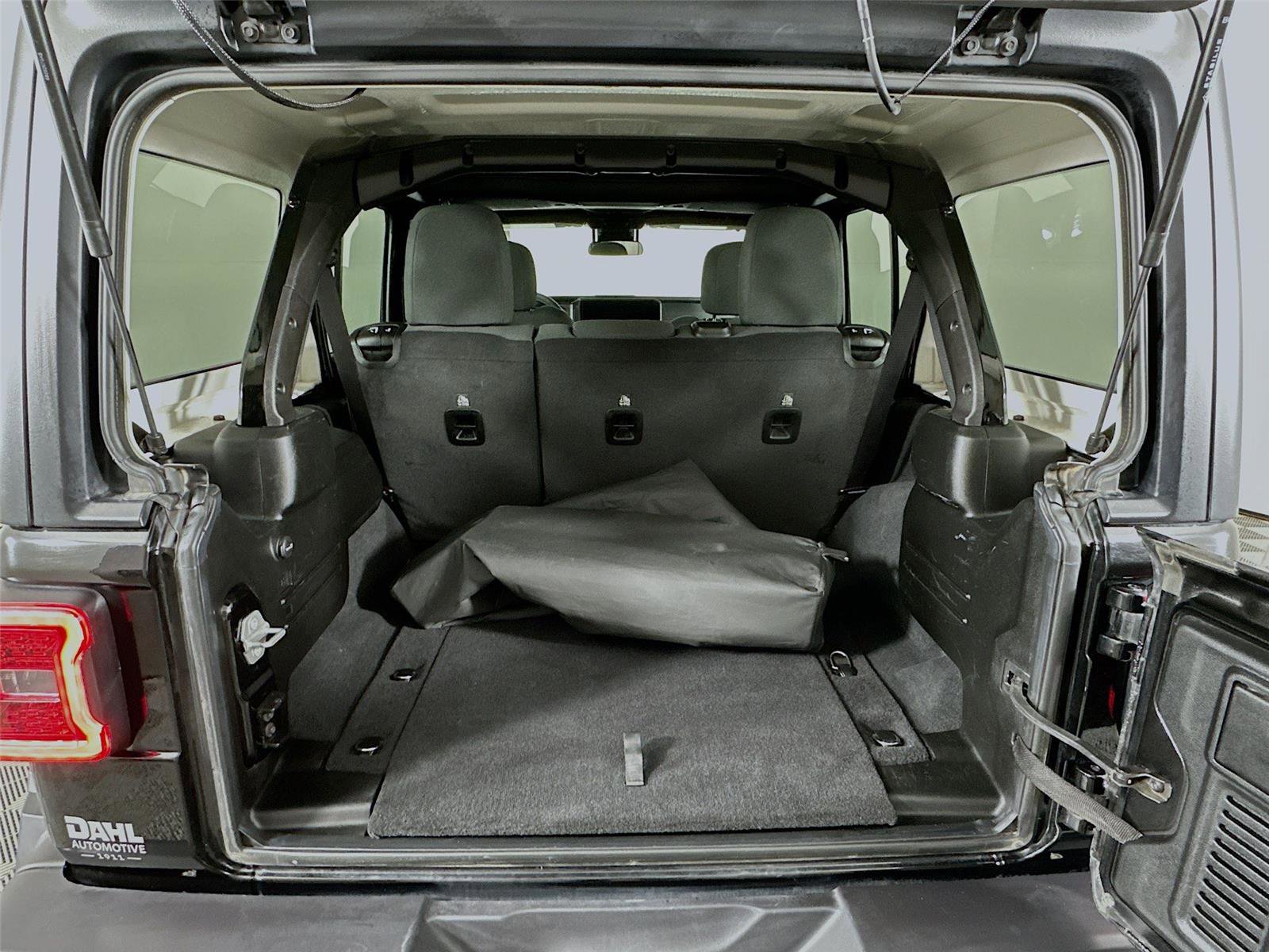 Used 2025 Jeep Wrangler Unlimited Rubicon image 24