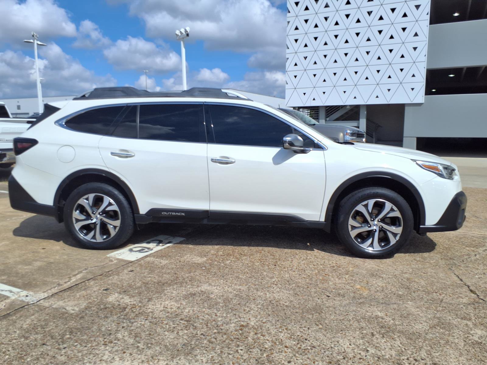 Used 2020 Subaru Outback Touring w/ Popular Package #2 AWD/4WD image 25