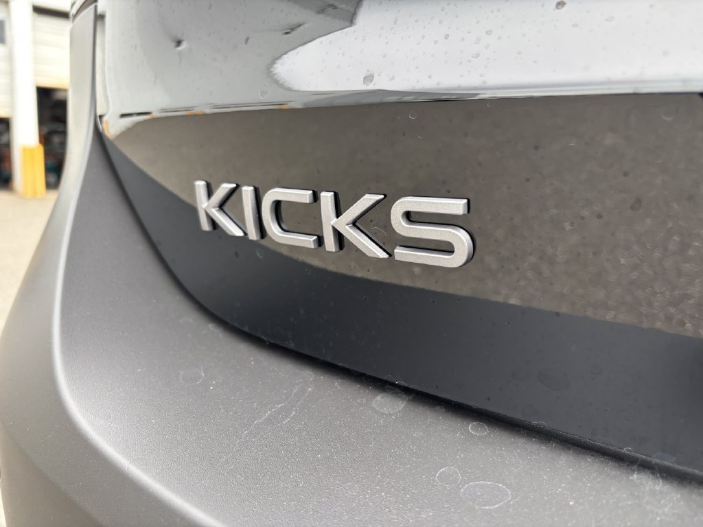 New 2026 Nissan Kicks SR w/ Cold Weather Package AWD/4WD image 11