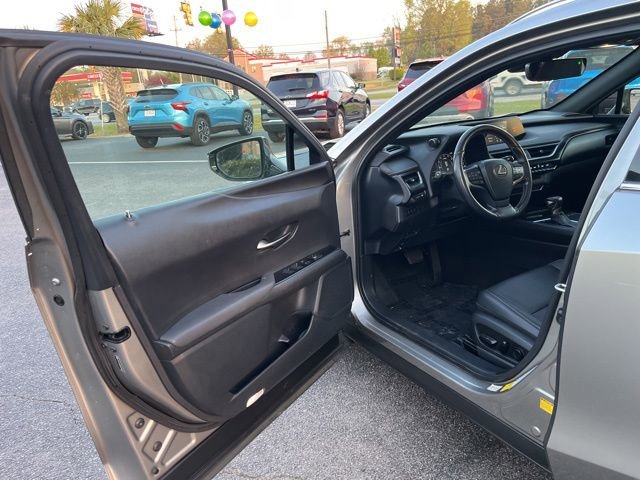 Used 2019 Lexus UX 200 w/ Premium Package image 4