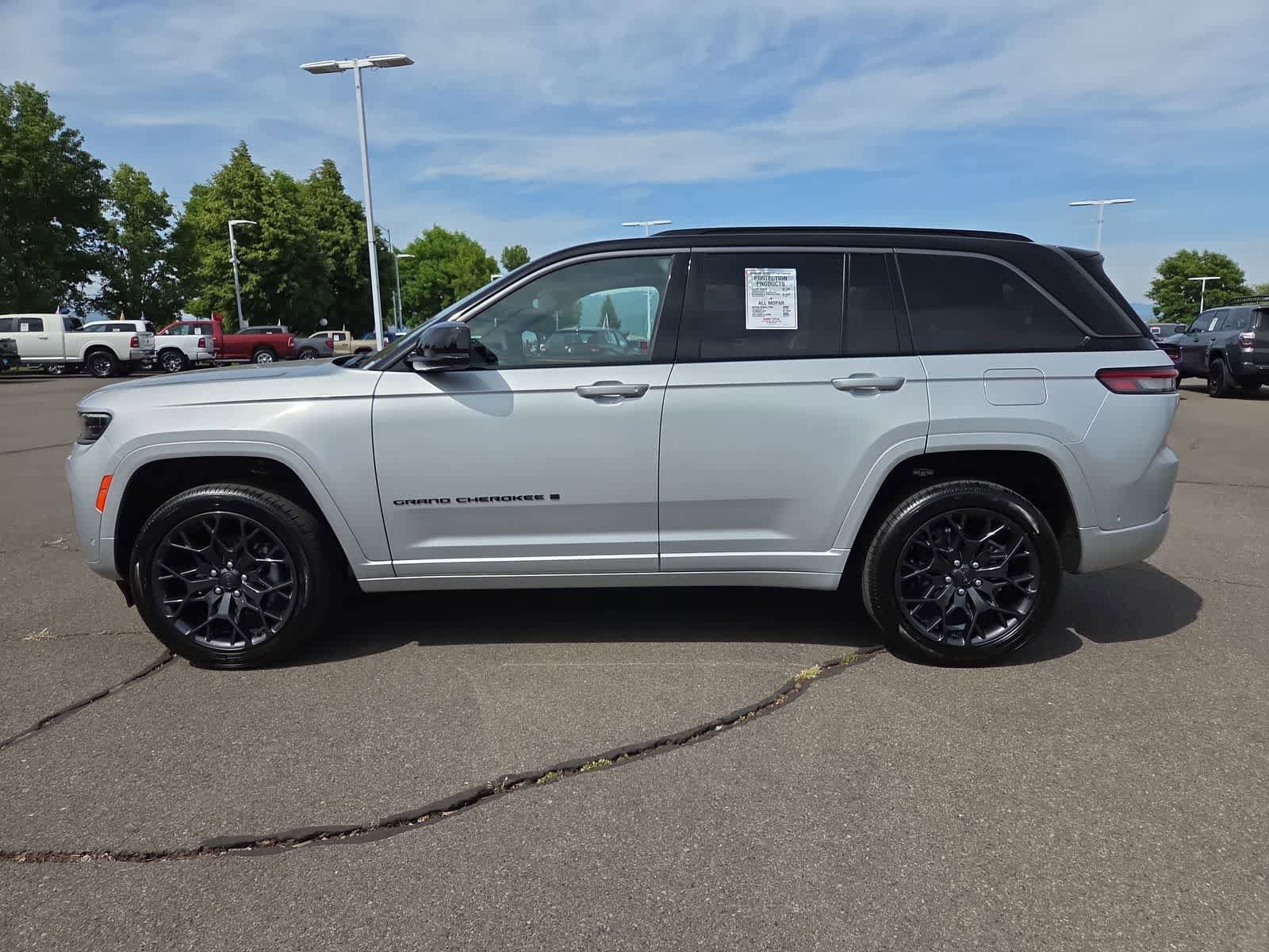 New 2026 Jeep Grand Cherokee Summit AWD/4WD image 11