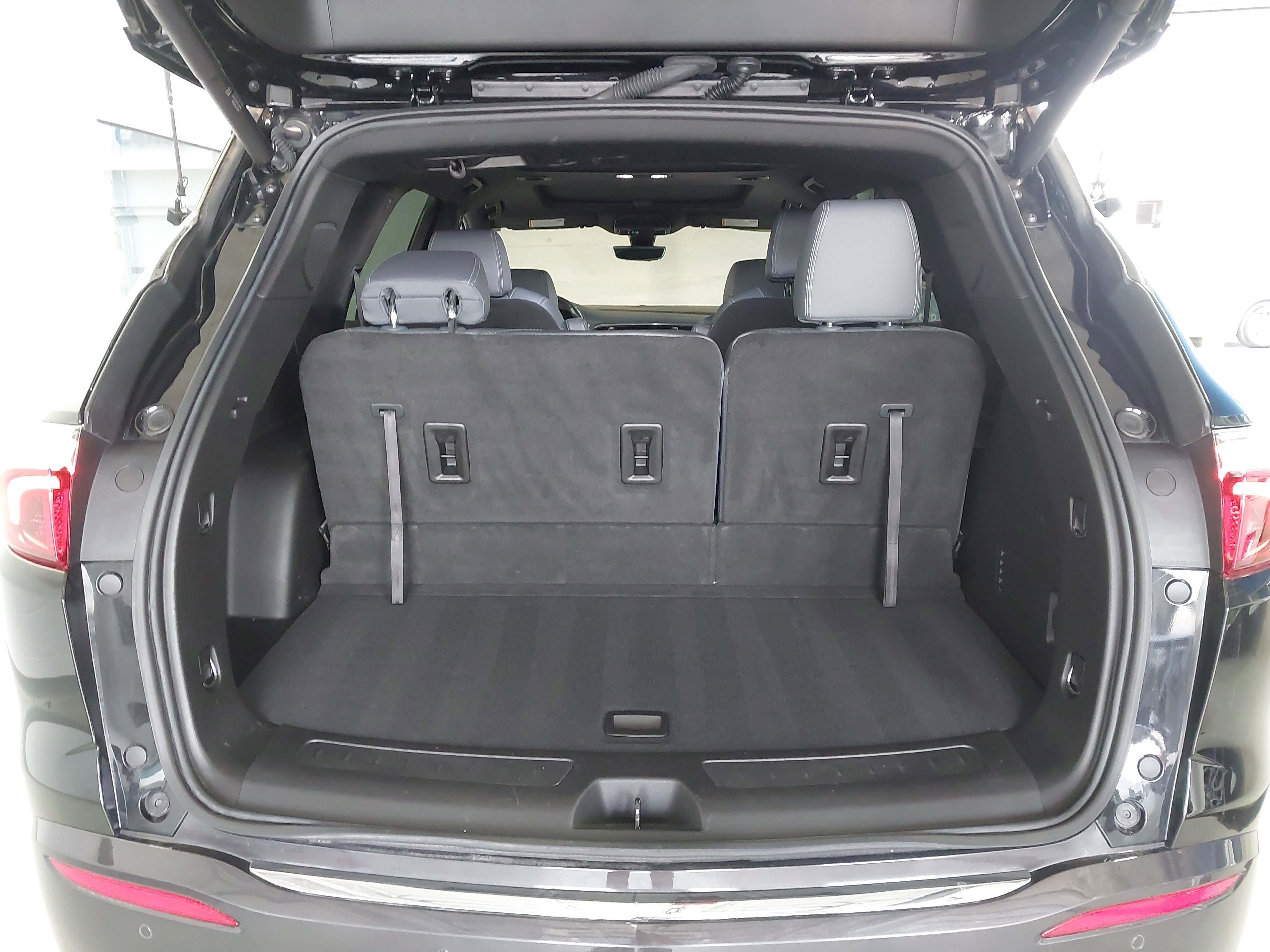 Used 2024 Buick Enclave Essence w/ Experience Buick Package AWD/4WD image 27