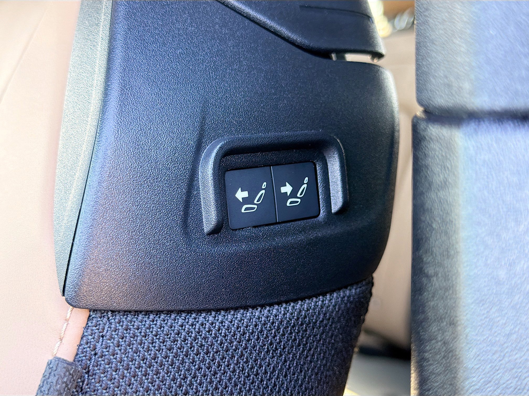 New 2026 Land Rover Defender 90 V8 image 46