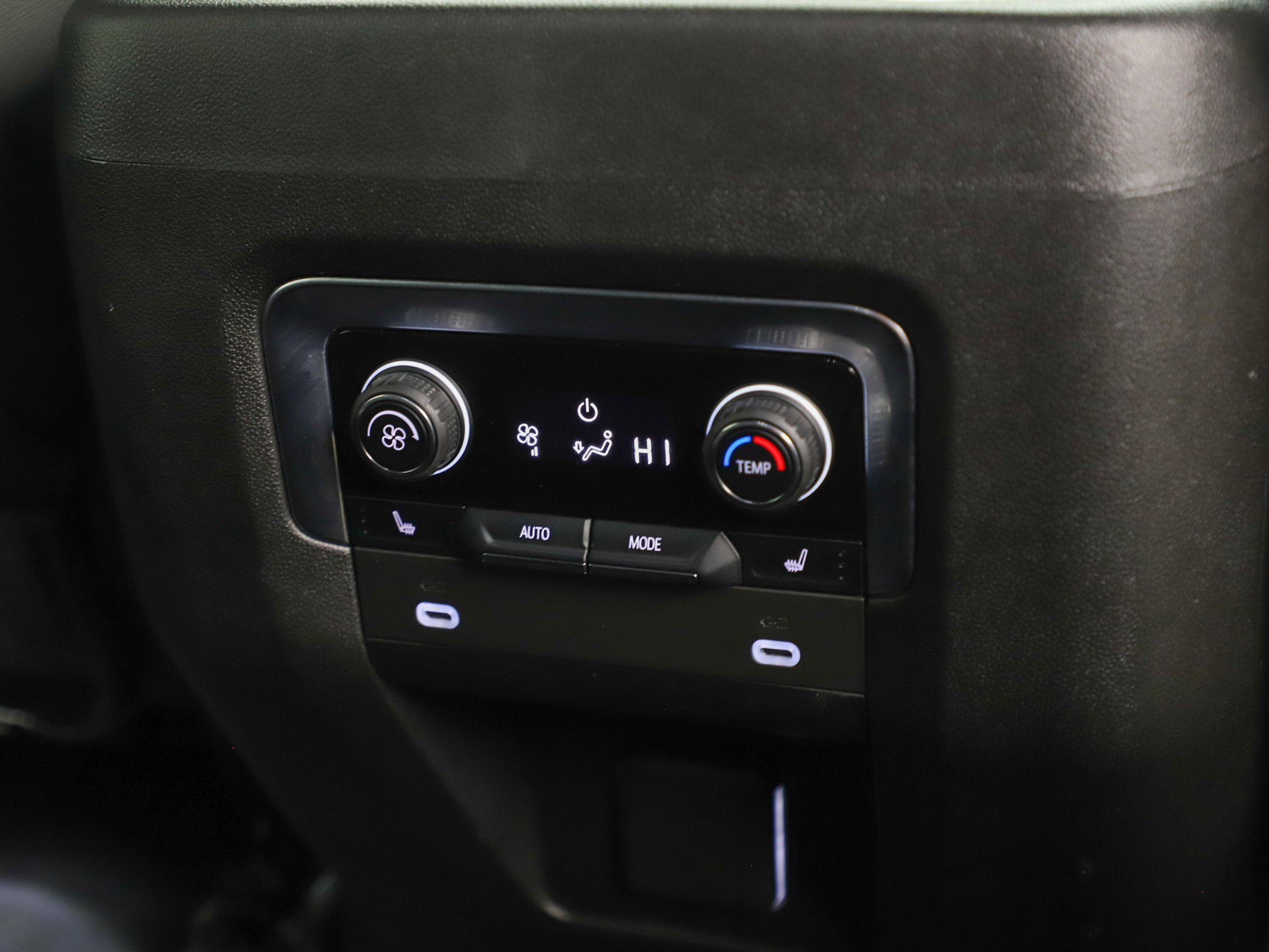 Used 2021 Chevrolet Tahoe Premier AWD/4WD image 17