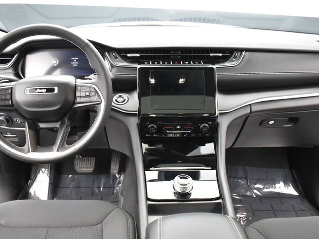 Used 2024 Jeep Grand Cherokee Laredo X w/ Trailer Tow Package image 9