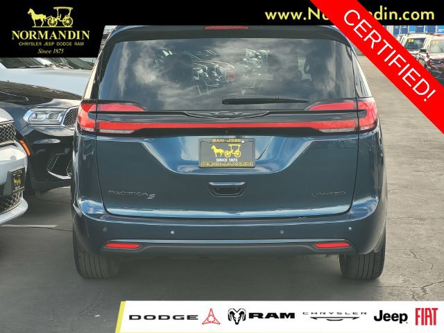 Certified 2025 Chrysler Pacifica Limited FWD image 4