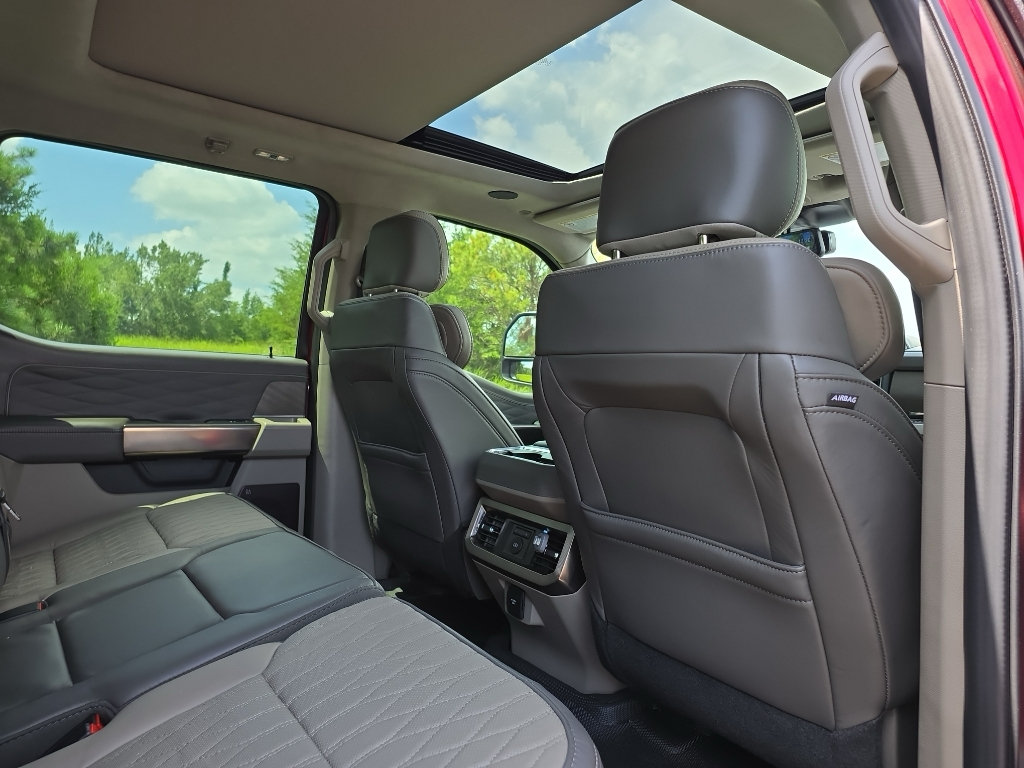 Used 2025 Ford F350 Platinum w/ Platinum Plus Package AWD/4WD image 16