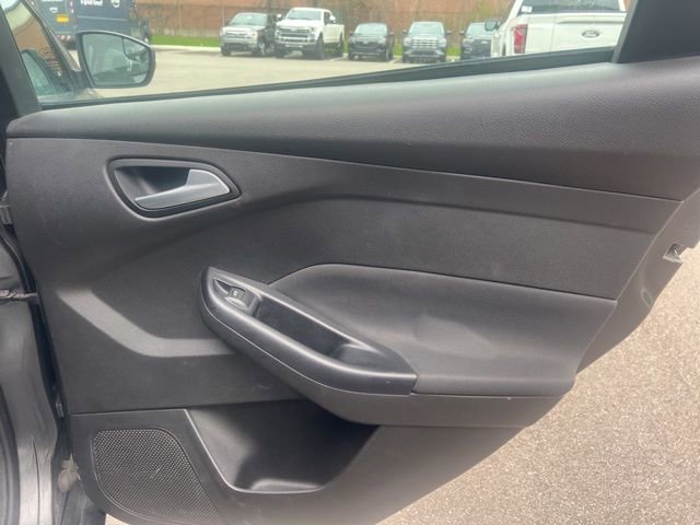 Used 2015 Ford Focus SE w/ Equipment Group 201A FWD image 12
