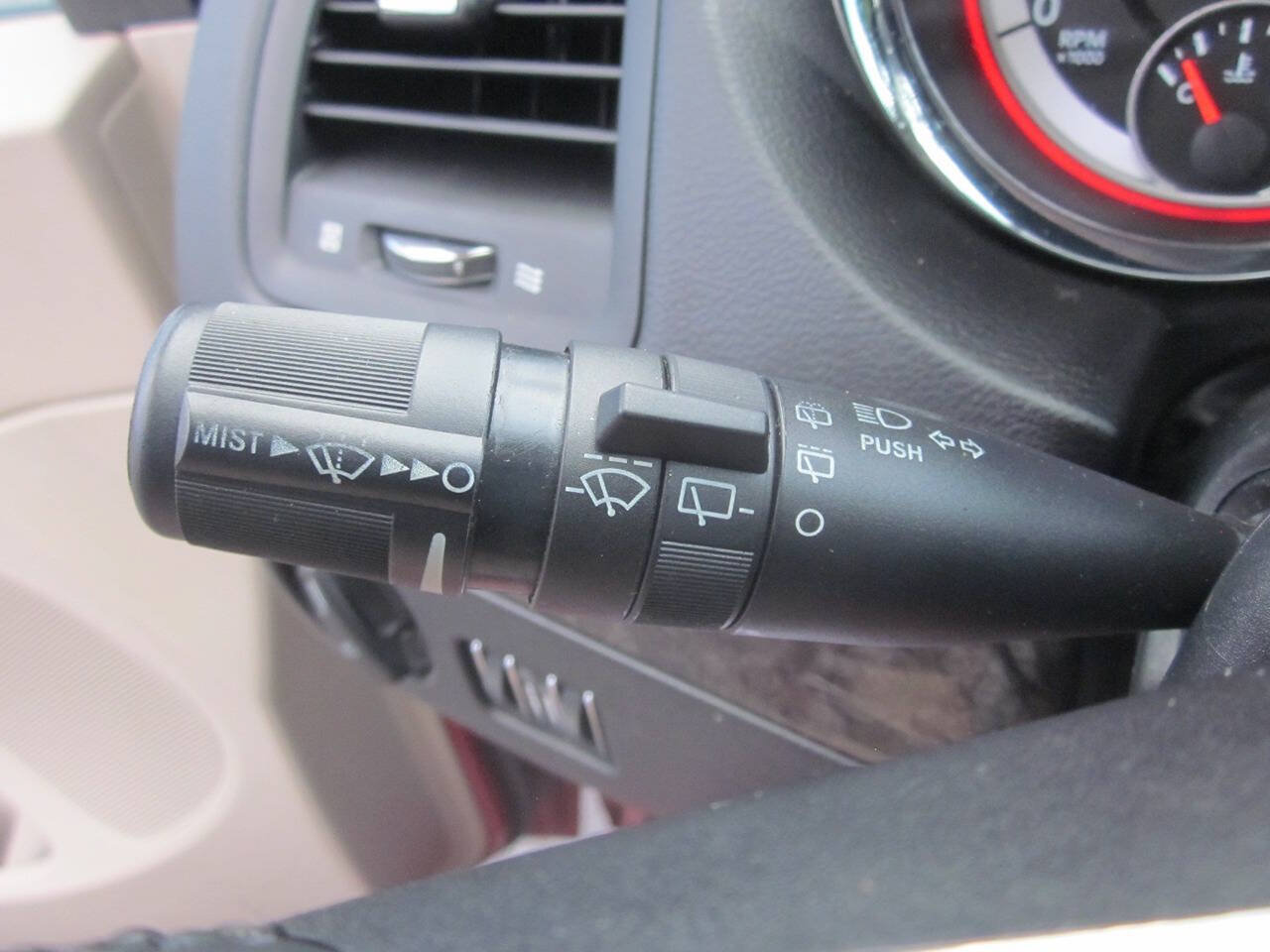 Used 2011 Dodge Grand Caravan Crew w/ Entertainment Group 1 FWD image 31