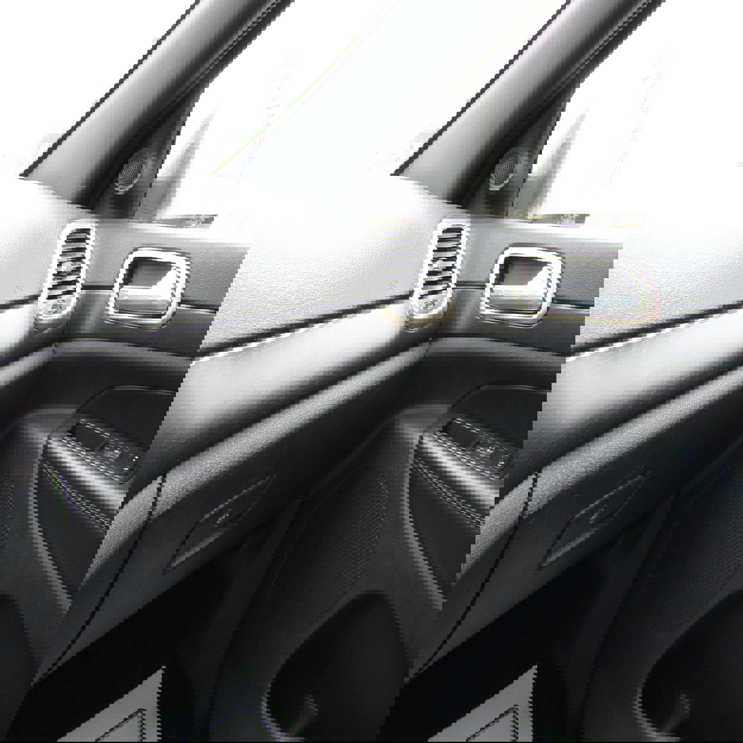 Used 2014 Jeep Grand Cherokee Laredo w/ Security & Convenience Group image 18