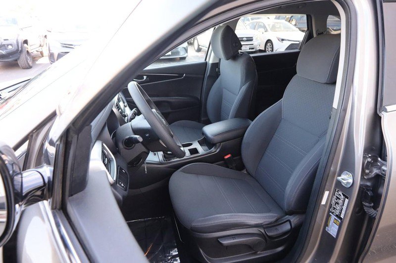 Used 2017 Kia Sorento L image 8