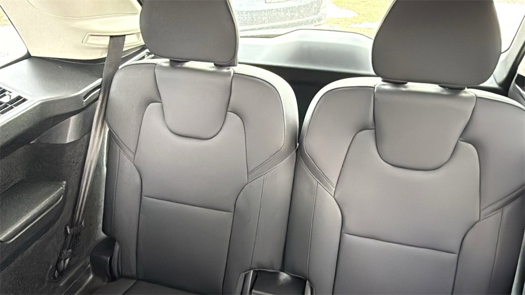 Certified 2025 Volvo XC90 B6 Plus image 28