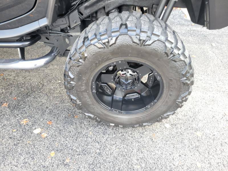 Used 2005 HUMMER H2 SUT w/ Preferred Equipment Group AWD/4WD image 14