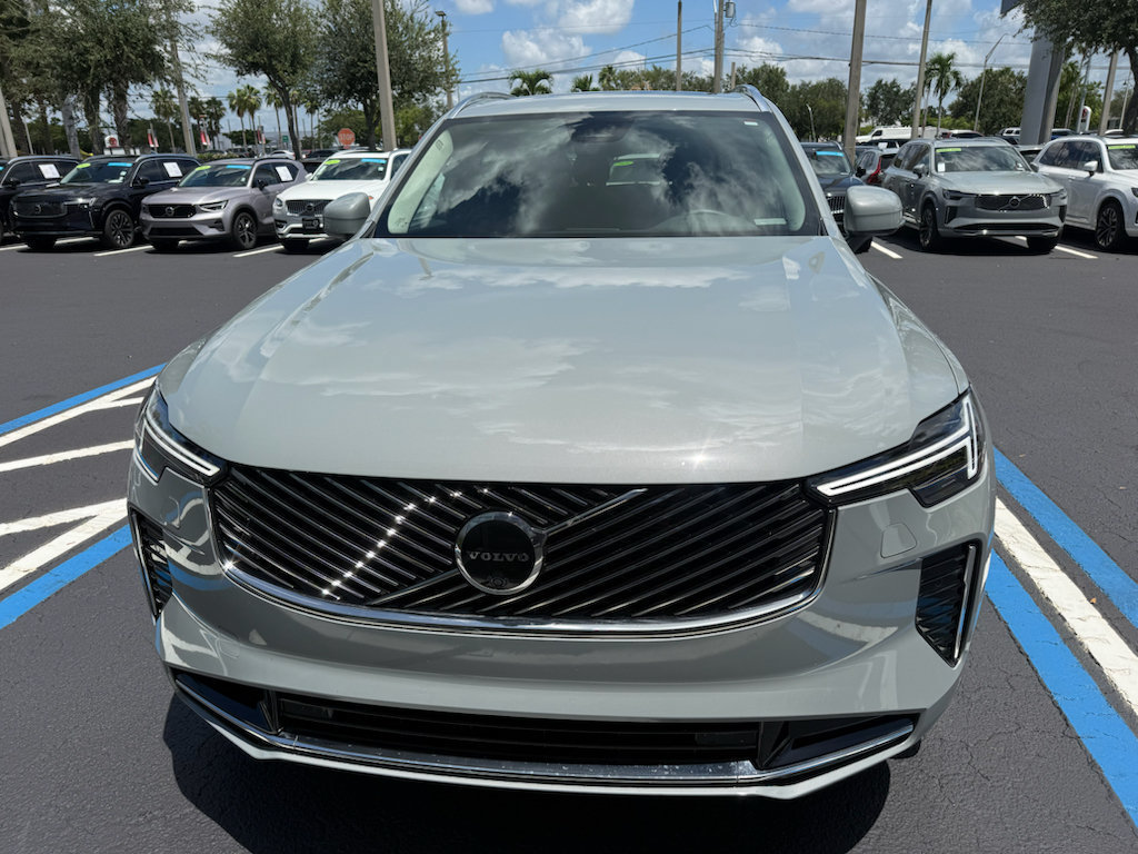 Used 2025 Volvo XC90 T8 Plus w/ Protection Package Premier AWD/4WD video 2