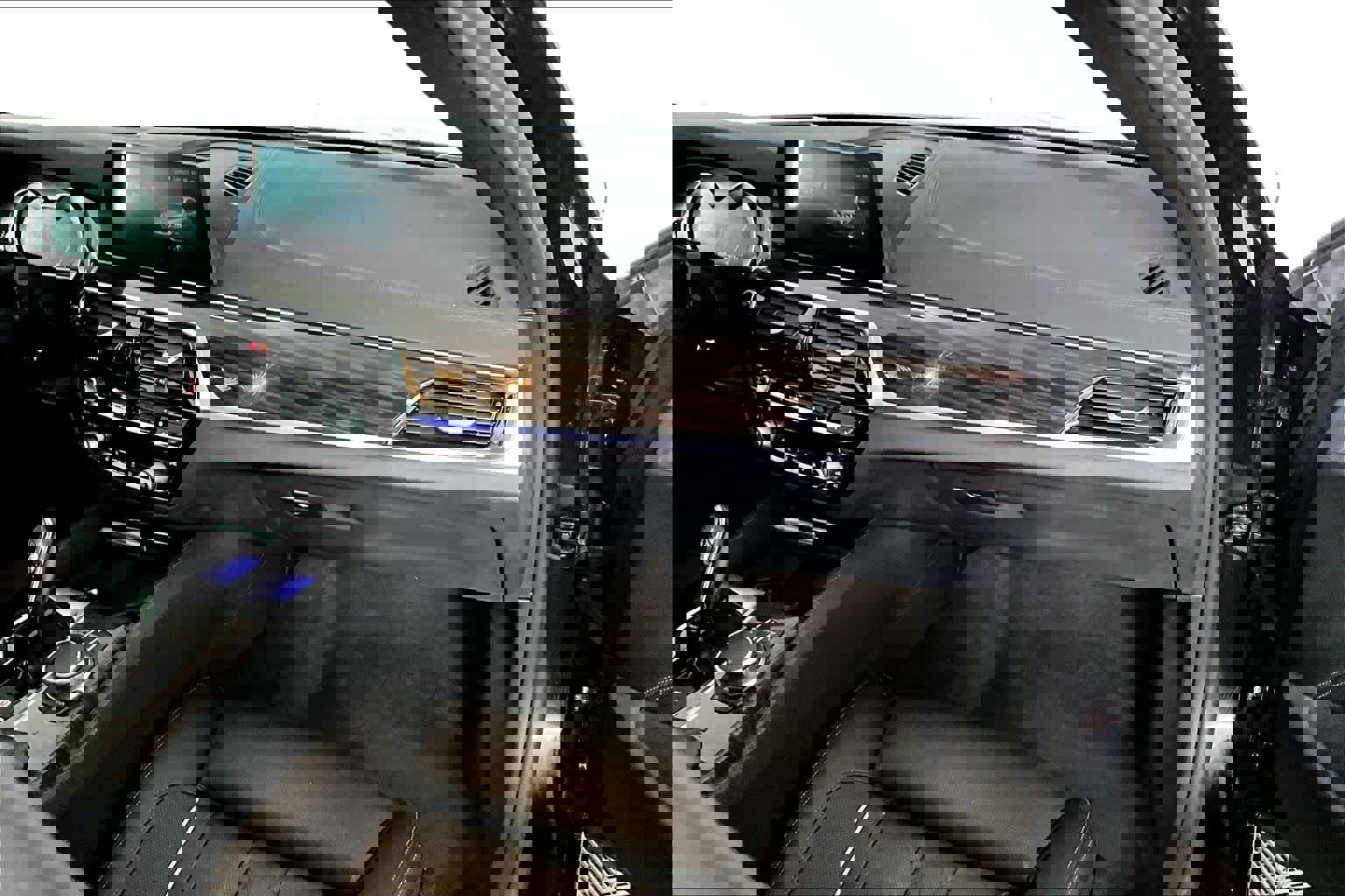 Used 2017 BMW 540i xDrive image 19