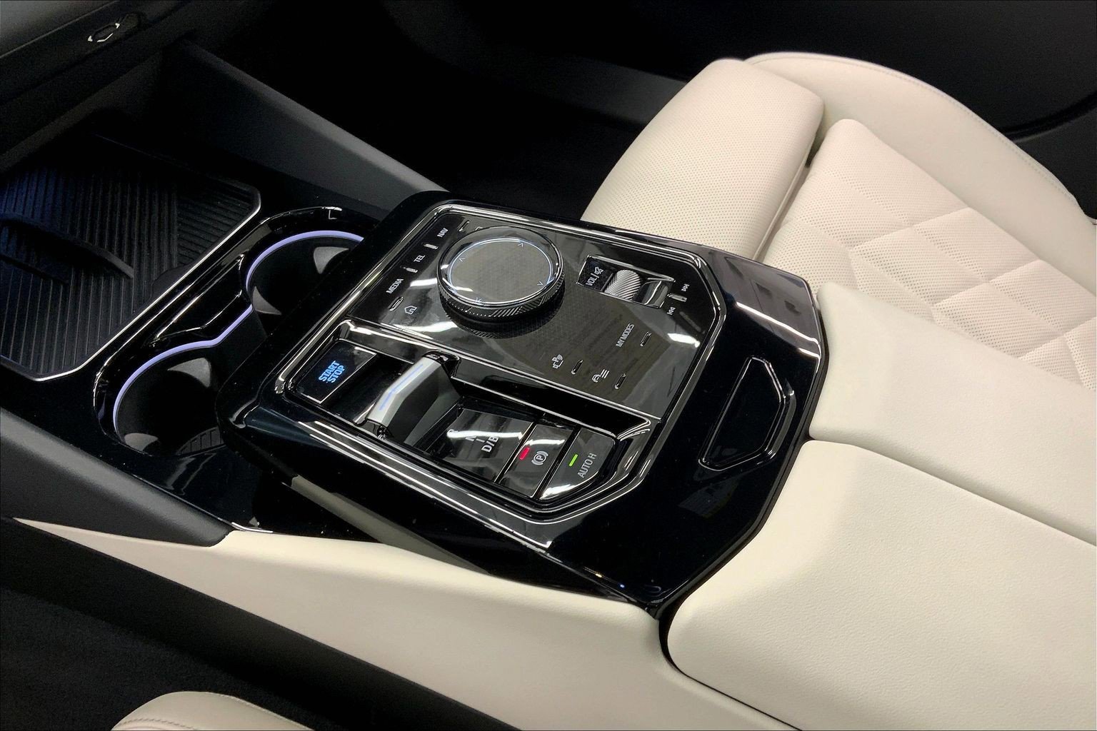 Used 2024 BMW i5 eDrive40i w/ Premium Package image 16