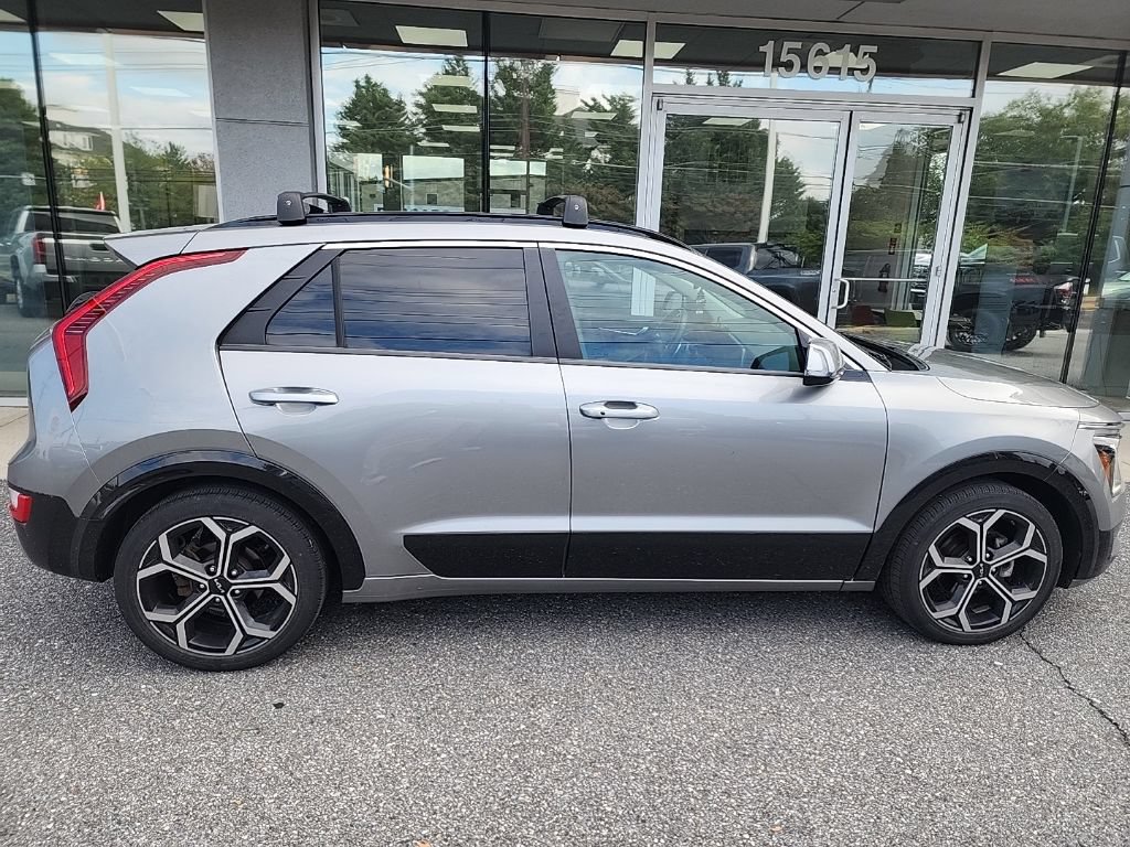 Used 2023 Kia Niro EX Touring FWD image 4
