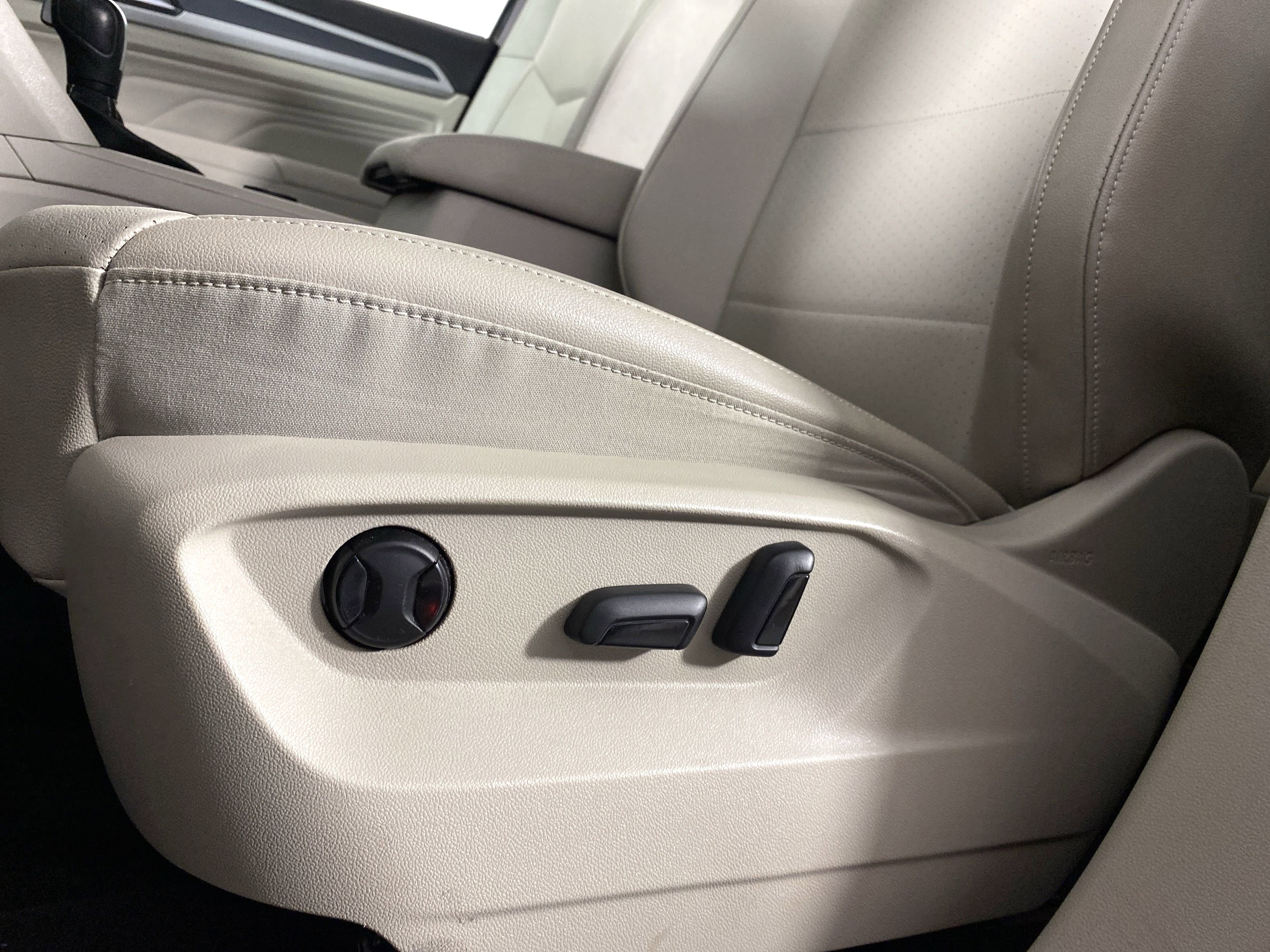 Used 2021 Volkswagen Atlas SE w/ Panoramic Sunroof Package image 18