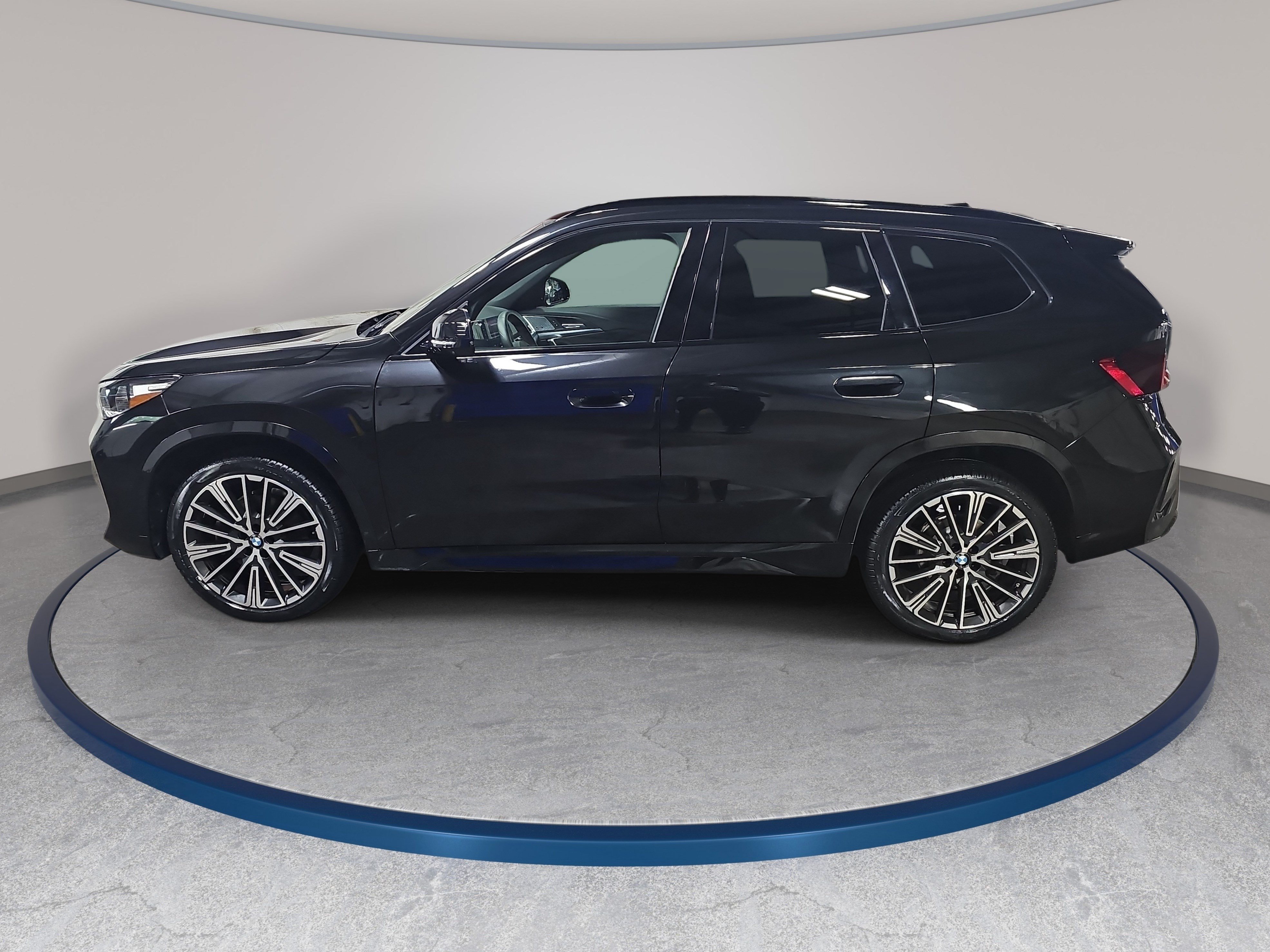 Used 2023 BMW X1 xDrive28i w/ Premium Package AWD/4WD image 9