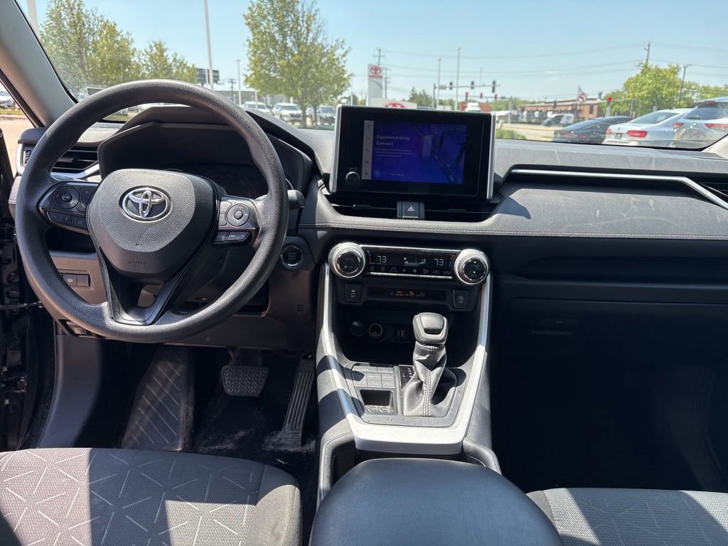 Used 2025 Toyota RAV4 XLE AWD/4WD image 21