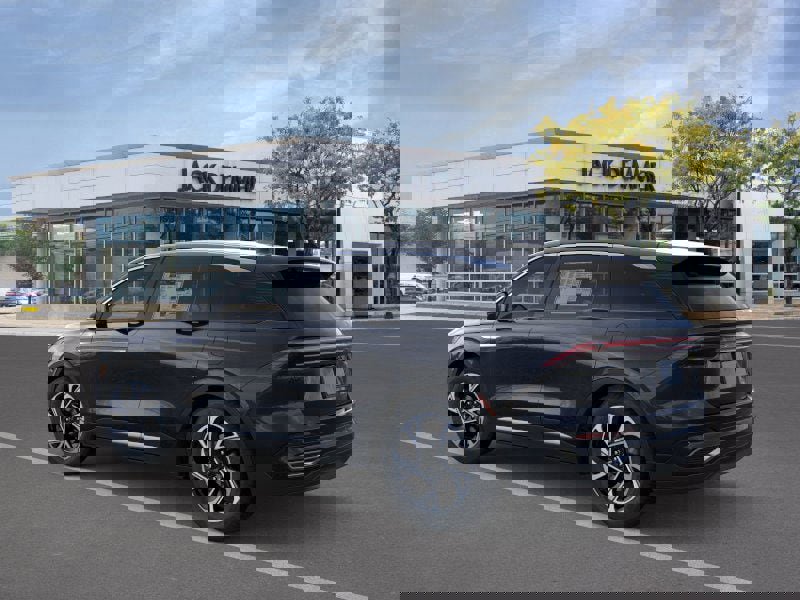 Used 2026 Lincoln Nautilus Premier w/ Equipment Group 102A image 4