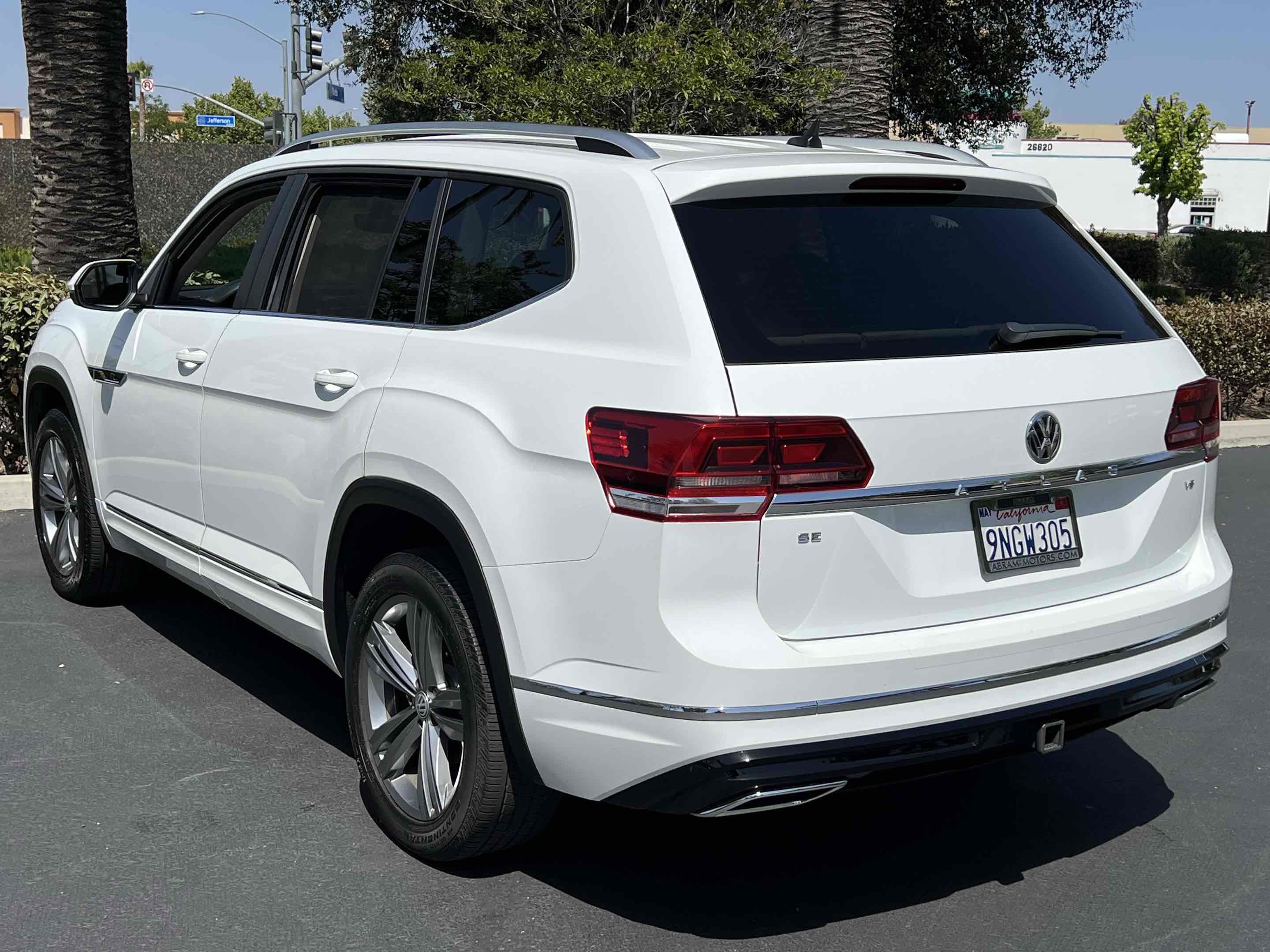 Used 2019 Volkswagen Atlas SE w/ Towing Package image 2