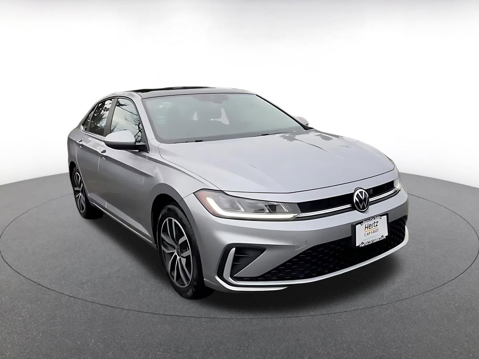 Used 2025 Volkswagen Jetta SE image 3