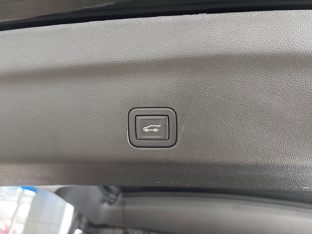 Used 2024 Cadillac Escalade ESV Premium Luxury image 40