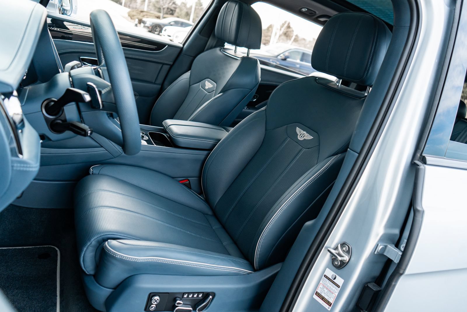 Certified 2023 Bentley Bentayga Extended Wheelbase AWD/4WD image 25