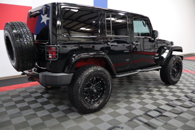 Used 2017 Jeep Wrangler Unlimited Sahara w/ Connectivity Group AWD/4WD image 17