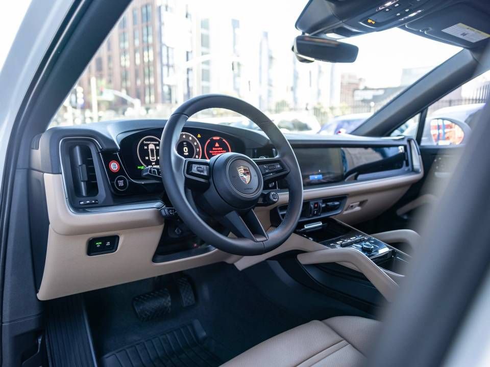 Certified 2026 Porsche Cayenne Coupe AWD/4WD image 4