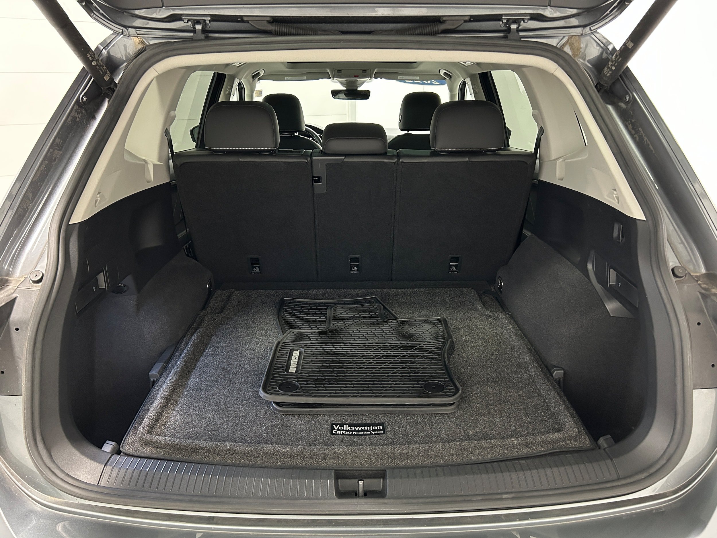 Used 2022 Volkswagen Tiguan SE AWD/4WD image 32