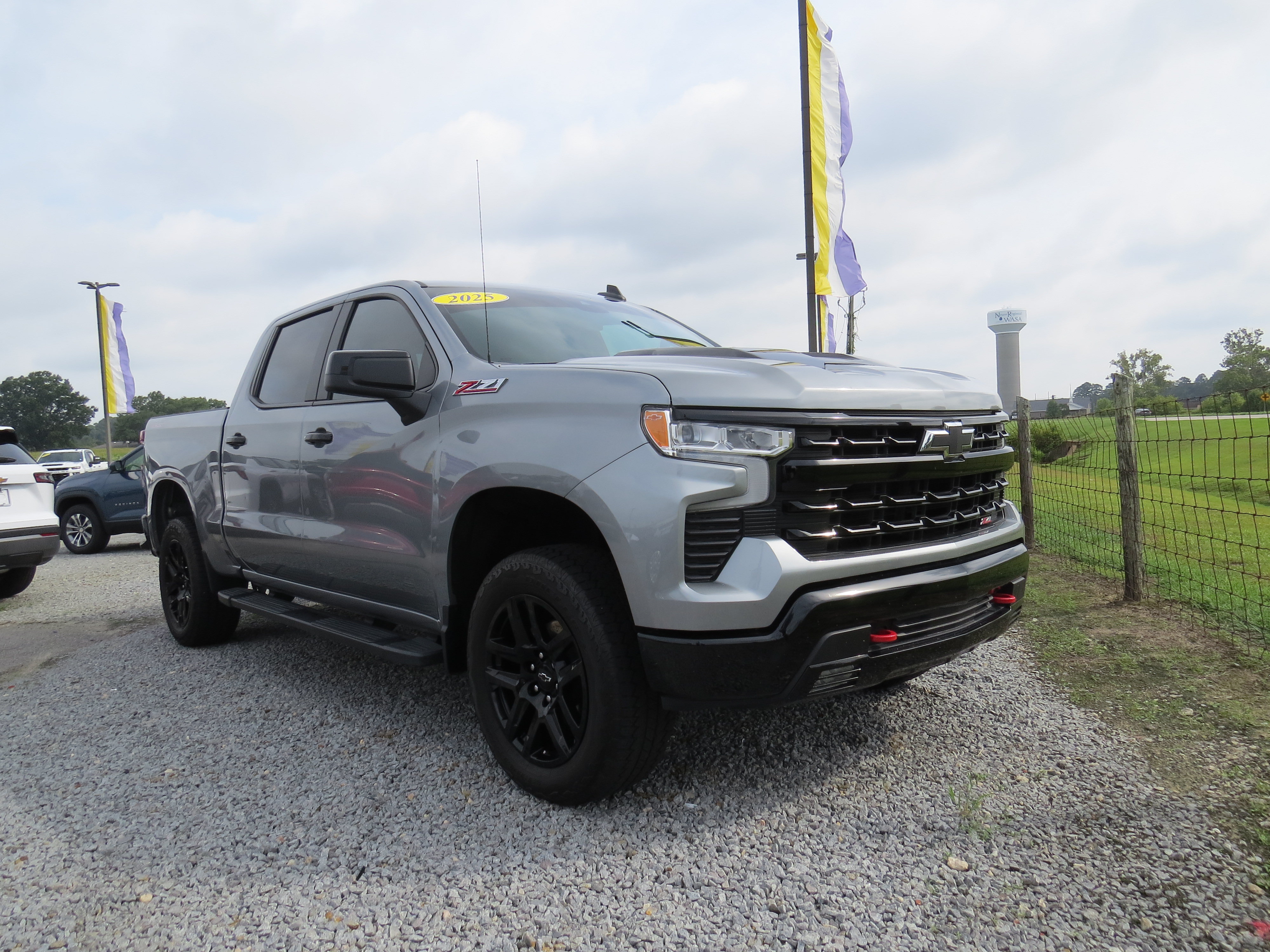 Used 2025 Chevrolet Silverado 1500 LT Trail Boss w/ Convenience Package II AWD/4WD image 3