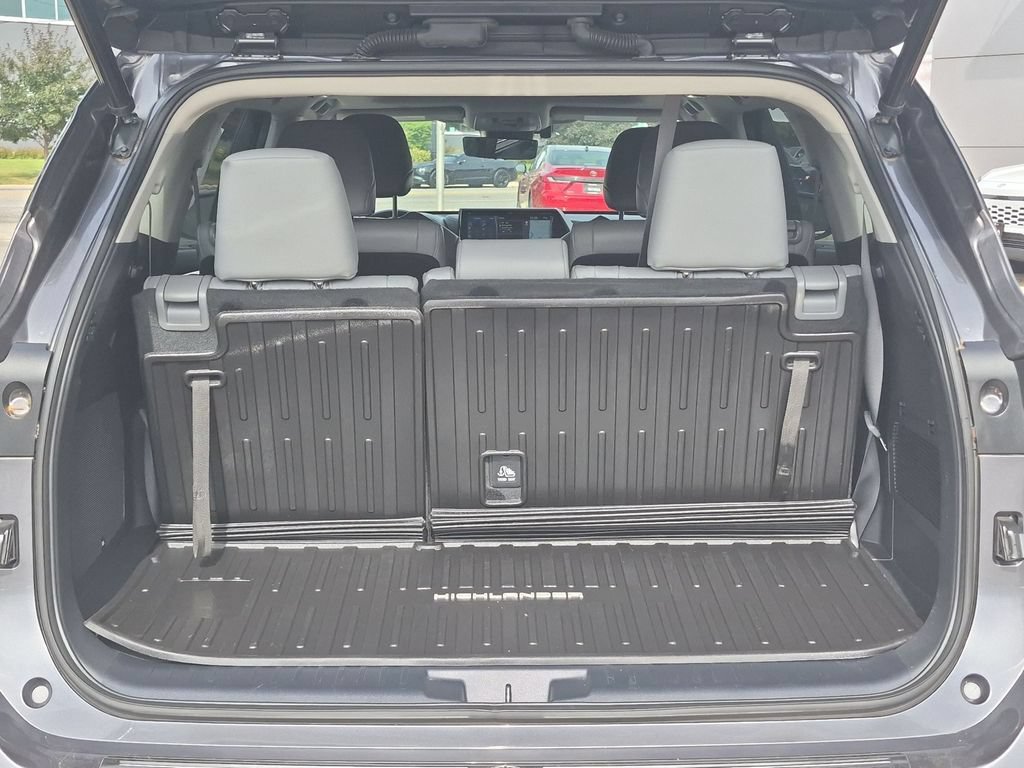 Used 2021 Toyota Highlander Platinum AWD/4WD image 38