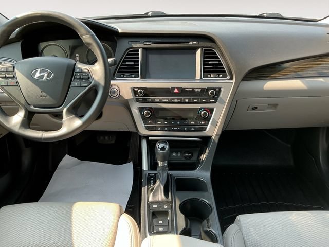 Used 2016 Hyundai Sonata Limited w/ Option Group 05 FWD image 10