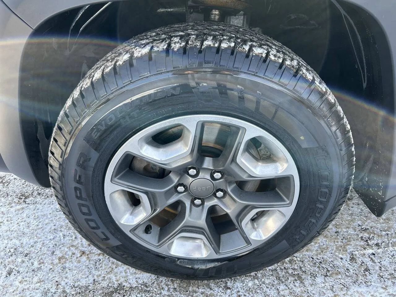 Used 2019 Jeep Cherokee Trailhawk AWD/4WD image 7