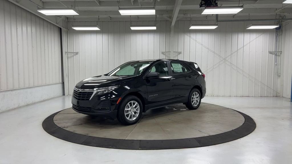 Used 2023 Chevrolet Equinox LS AWD/4WD image 4