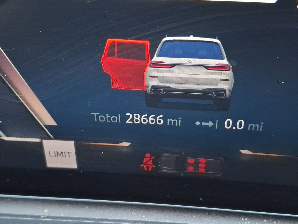 Certified 2024 BMW X7 xDrive40i w/ Executive Package image 15