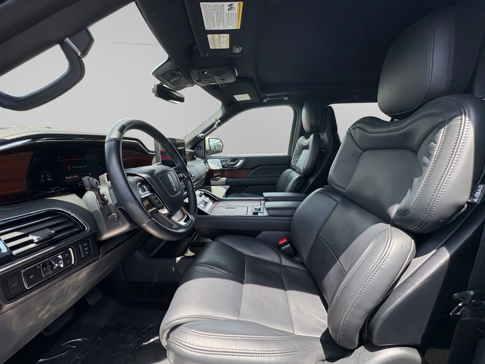 Used 2023 Lincoln Navigator Reserve AWD/4WD image 9