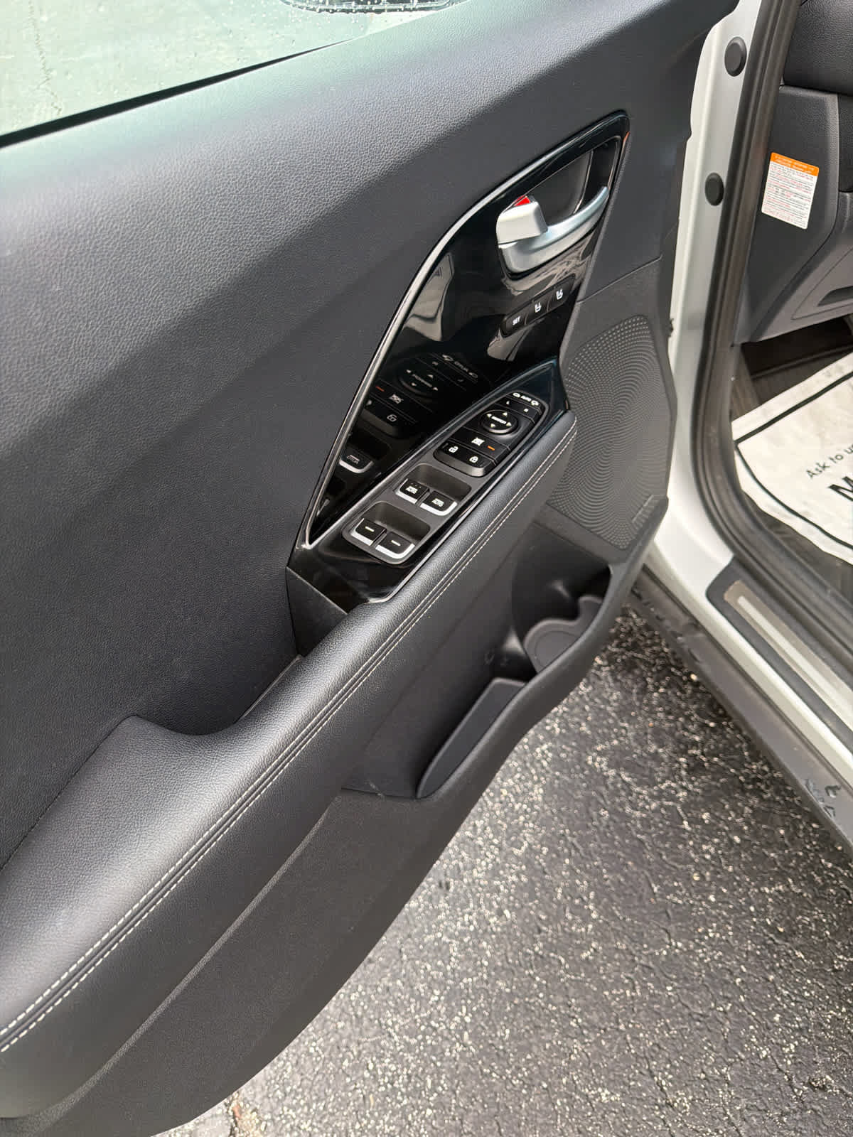 Used 2021 Kia Niro EX Premium FWD image 15