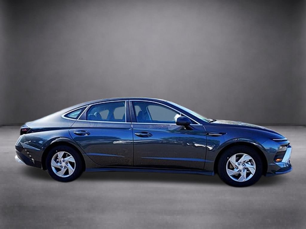 Used 2026 Hyundai Sonata SE FWD image 8