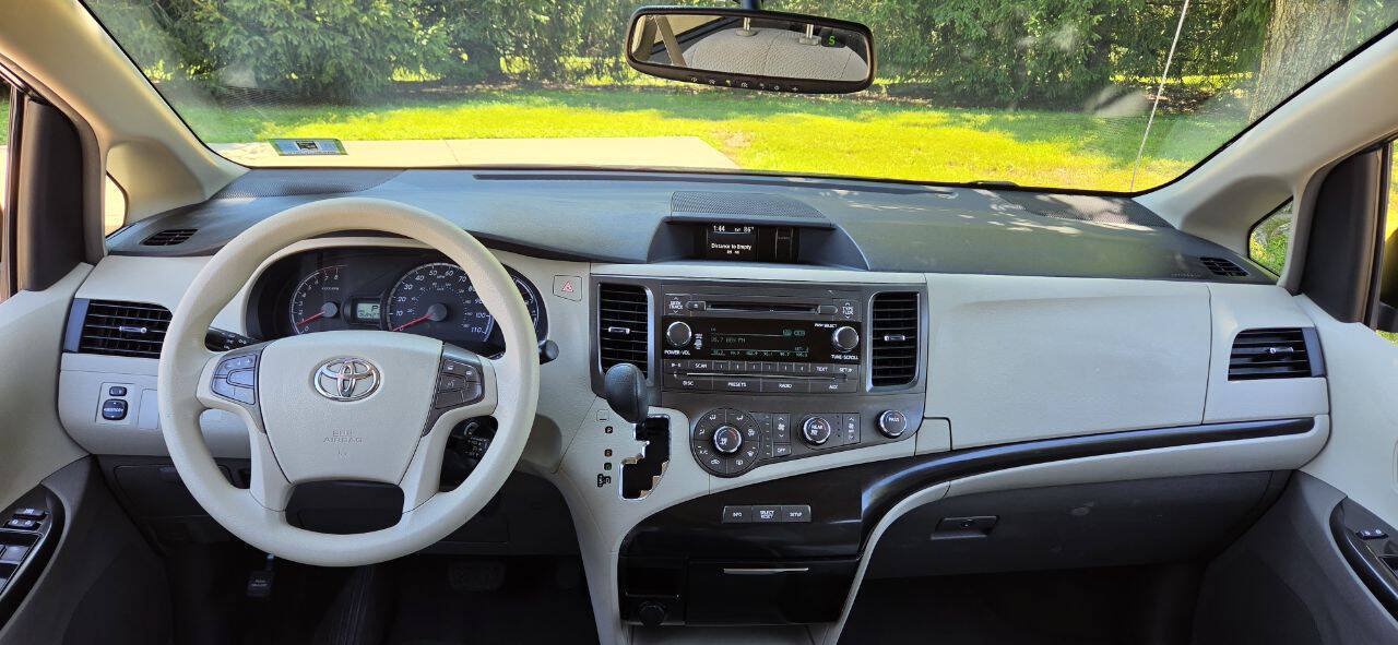 Used 2011 Toyota Sienna LE FWD image 28