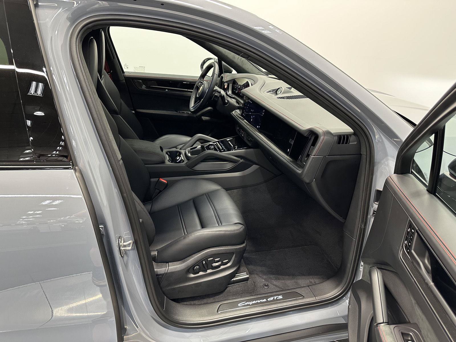 New 2026 Porsche Cayenne GTS AWD/4WD image 45