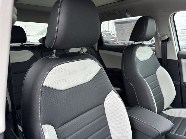New 2026 Volkswagen Taos SEL image 25