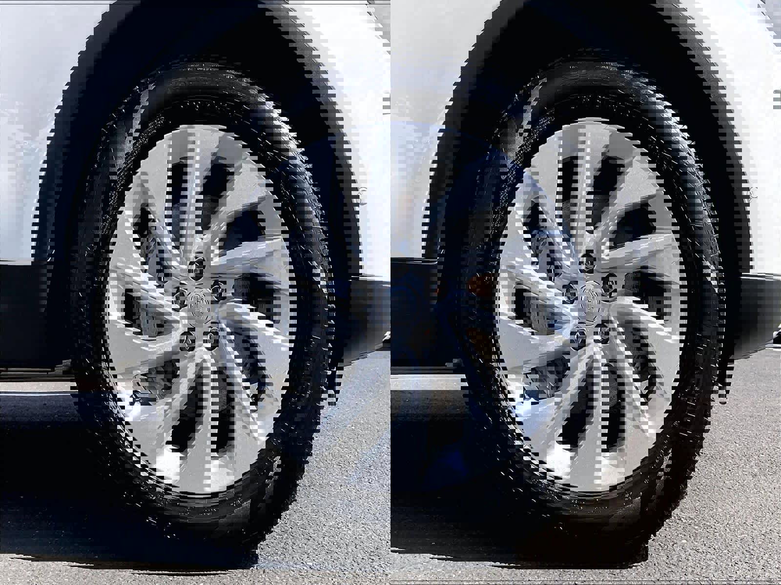 Used 2025 Land Rover Discovery S image 10