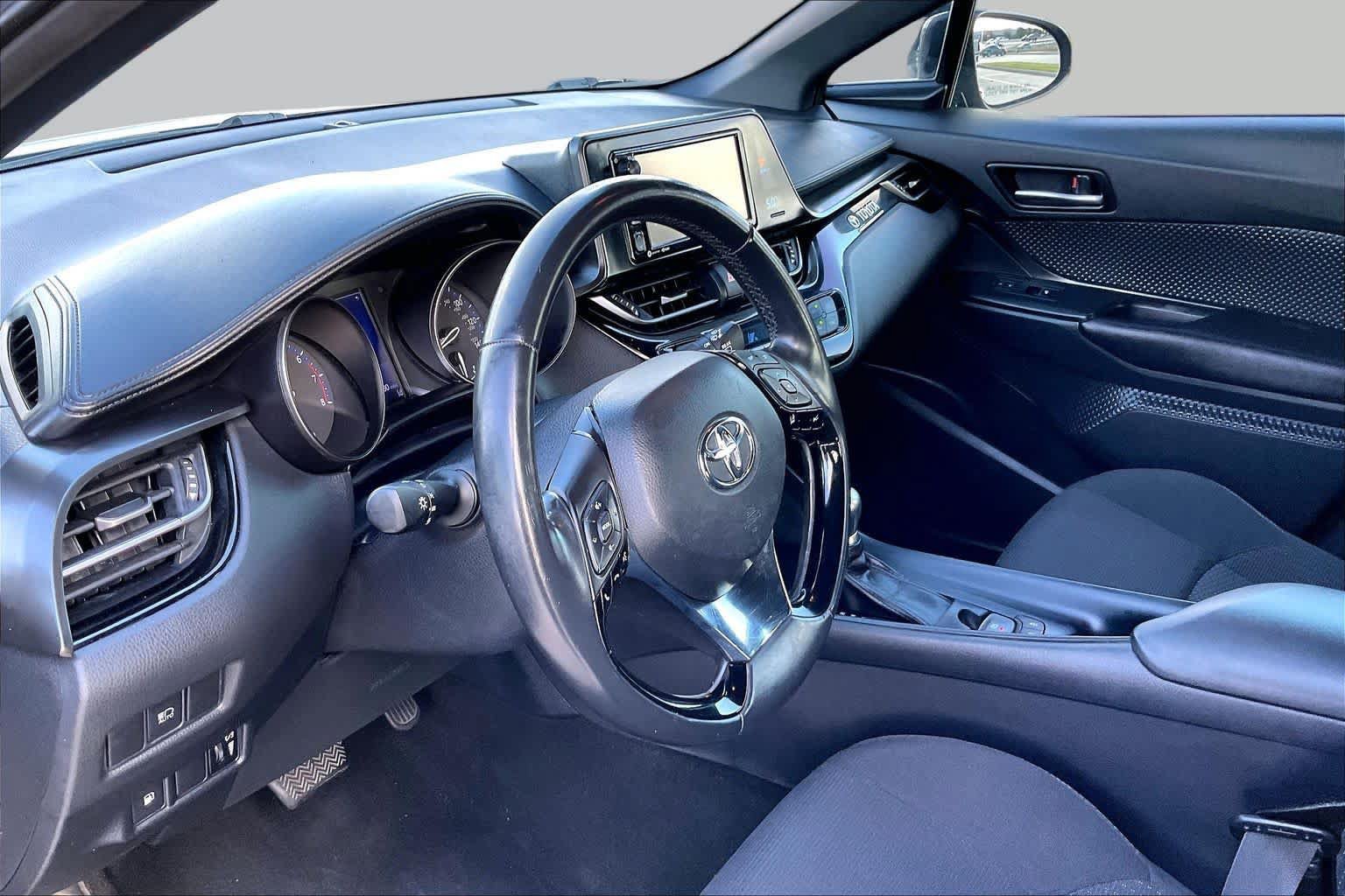 Used 2018 Toyota C-HR XLE FWD image 15
